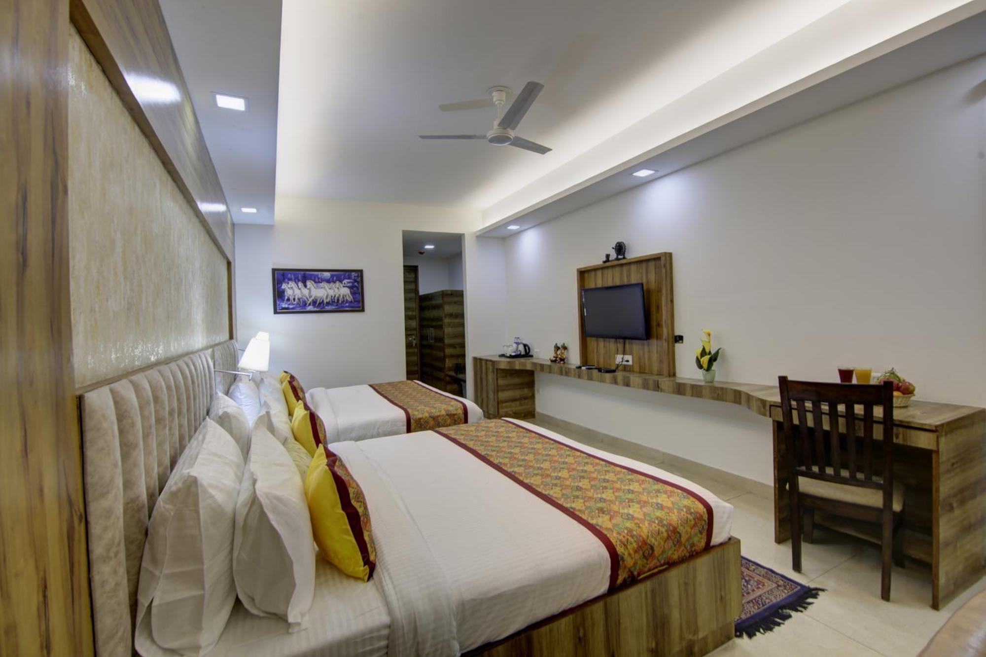 Hotel The Prithvi Delhi Airport With Airport Transsfer