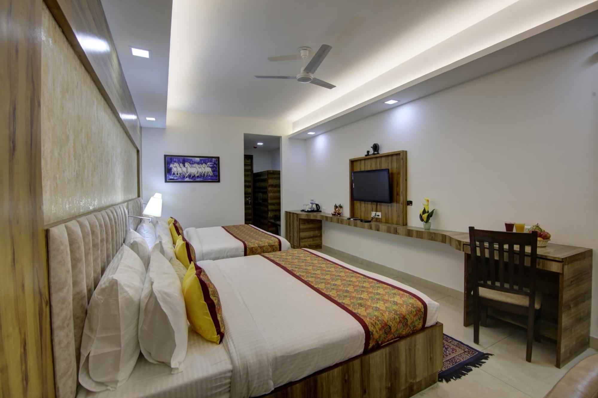 Hotel The Prithvi Delhi Airport With Airport Transsfer 4*